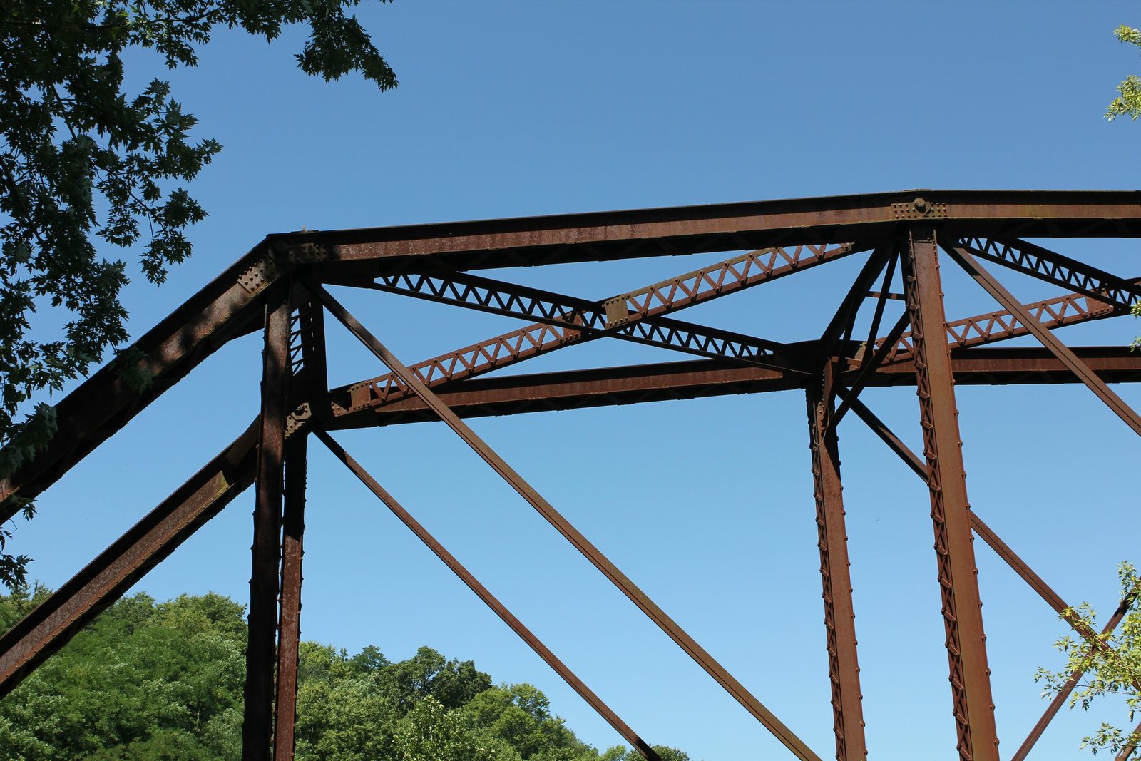 Top chord and upper lateral bracing